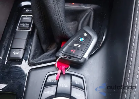 2016 BMW X1 z USA, uszkodzony, nr VIN WBXHT3C3XG5E52218